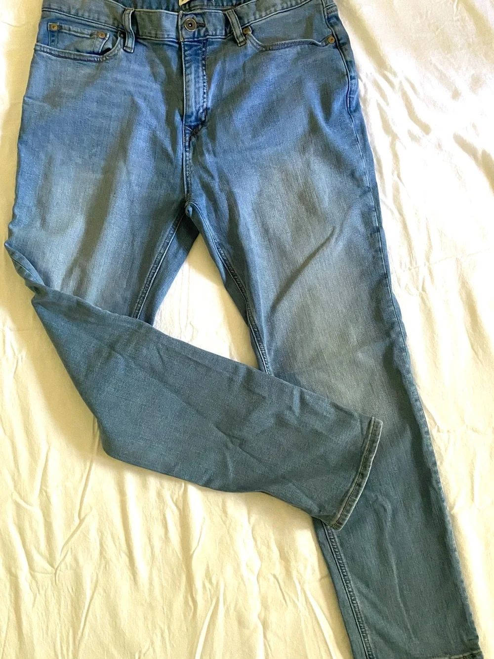 Banana Republic Slim Straight Men’s Jeans in Light Blue Wash
